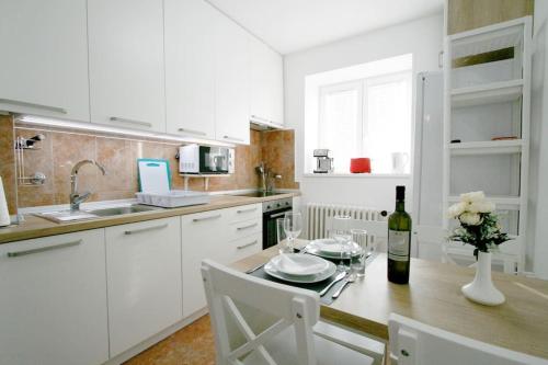 One-Bedroom Apartment image 5