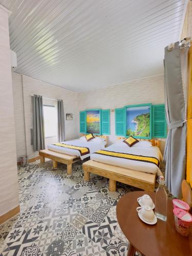 room detail thumbnail 1