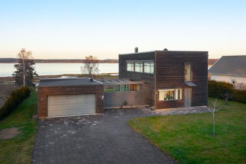 Nyköping Villa: Serene & Stylish