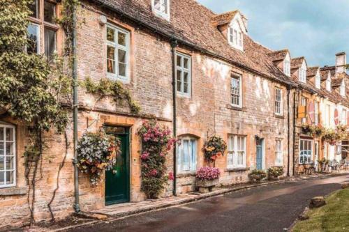 Stunning Barn Conversion in Heart of the Cotswolds in Whelford