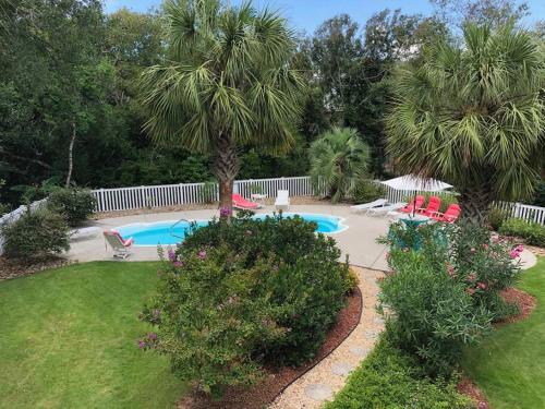 Why Knot Getaway. Emerald Isle Oasis image