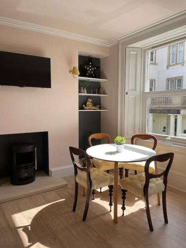 Bijou apartment in the heart of Melrose in Мелроуз