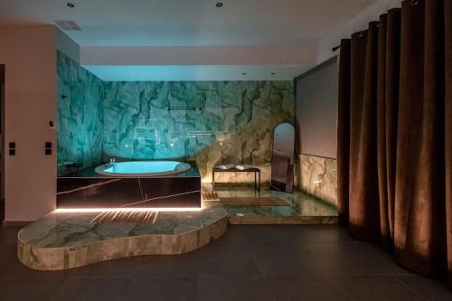 Smaragdi Luxury Jacuzzi Apartment Noho Premium Living, Atény