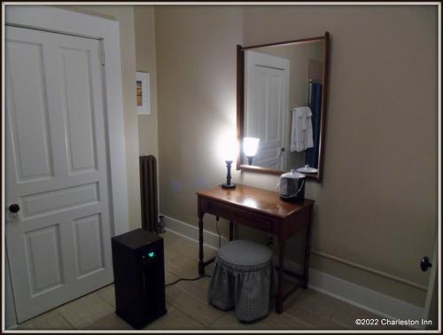 The Charleston Inn Hendersonville NC - 화장실
