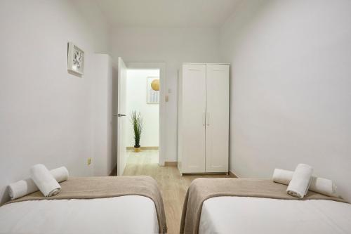 Bbarcelona Encants Family Flat - image 6