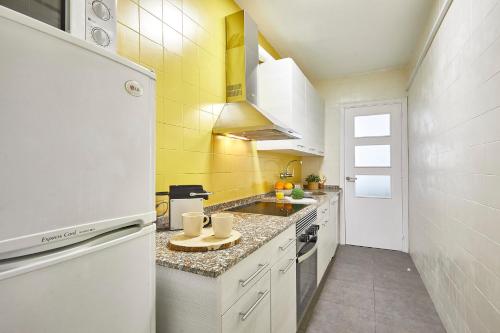 Bbarcelona Encants Family Flat - image 14
