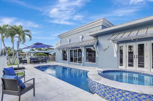 3BR Waterfront Villa with Heated Pool and Spa in Fort Lauderdale, USA