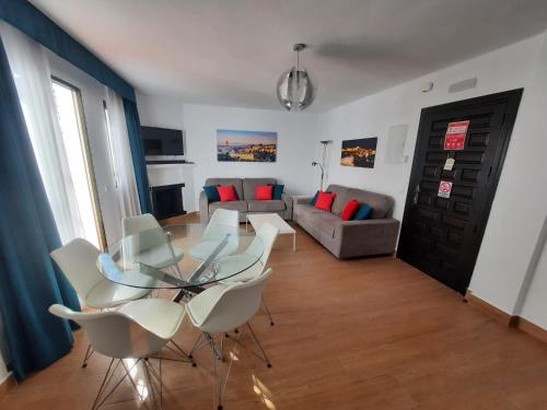 2 bedroom apartment with pool and barbecue - image 2