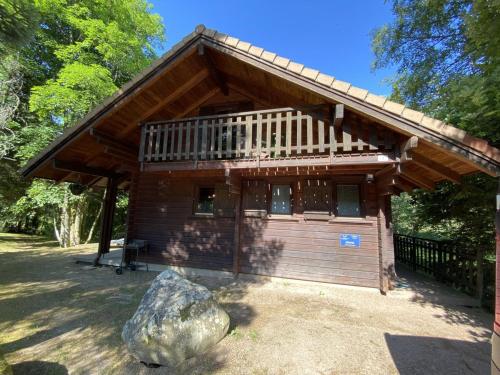 LE RENNE Chalet en bois au calme avec SPA Jacuzzi