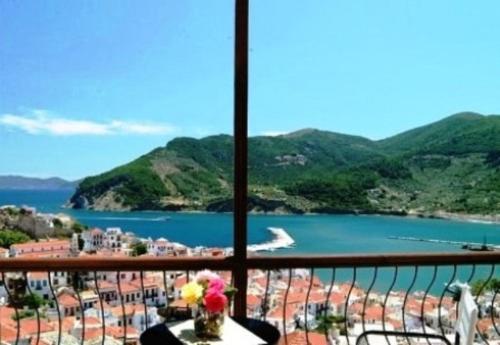 Triple Room (2-4 Adults) room in Aperanto Galazio