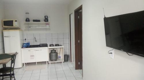 Apto 03 - 1 quarto com 2 camas solteiro e garagem, possui ventilador de teto