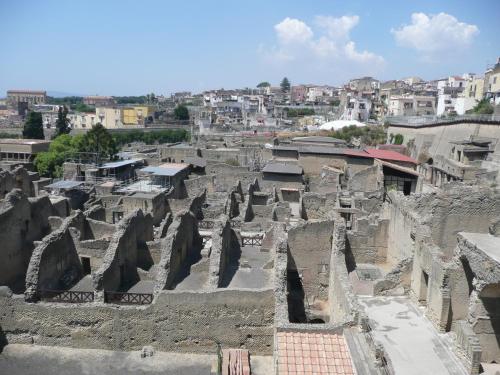 I Papiri Set in a prime location of Ercolano, I Papiri puts everything the city has to offer just outside your doorstep. The hotel offers guests a range of services and amenities designed to provide comfort an