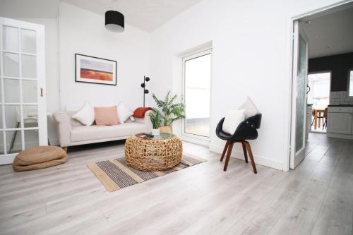 Garden | Parking | 4BR in Shaftbury