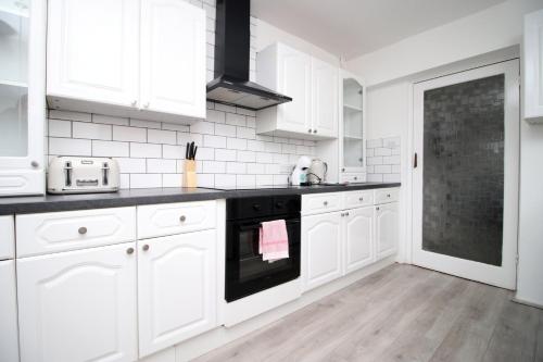 Garden | Parking | 4BR in Shaftbury