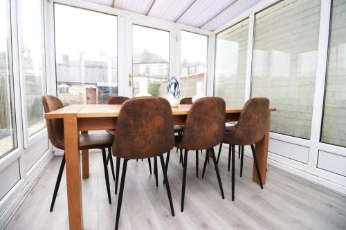 Garden | Parking | 4BR in Shaftbury