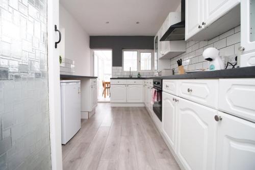 Garden | Parking | 4BR in Shaftbury