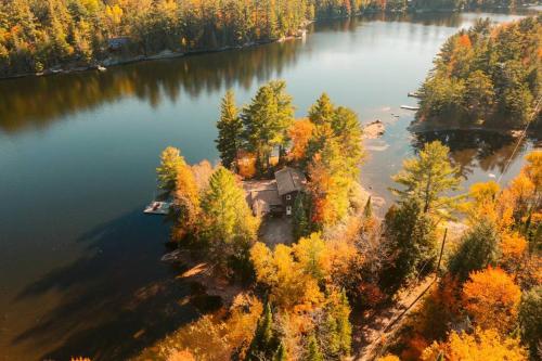 Waterfront private cottage on Koshlong Lake