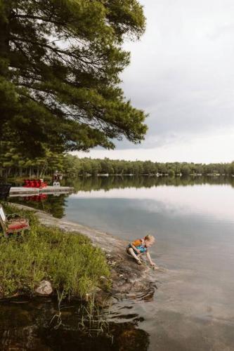 Waterfront private cottage on Koshlong Lake