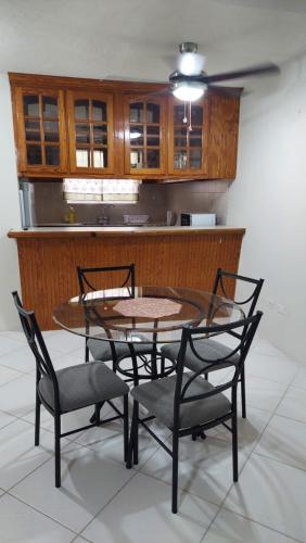 บริการและสิ่งอำนวยความสะดวก, Stay A While in เซนต์ฟิลิป