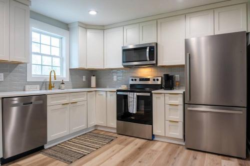Urban Oasis w/ King Bed – 3 BR Near Duke & DT in Durham, USA