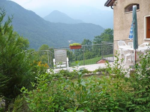 Freistehendes Ferienhaus in Posina mit Kleinem Garten und Panoramablick