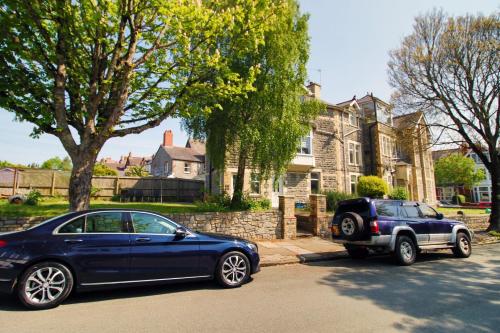 Stay with Free Parking at Archer Road Penarth
