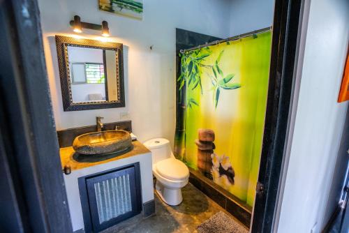 Bathroom, Toucan Villa -riverfront With Pool & Near A Beach in Uvita