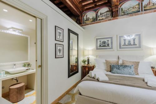 Superior King Room image 8