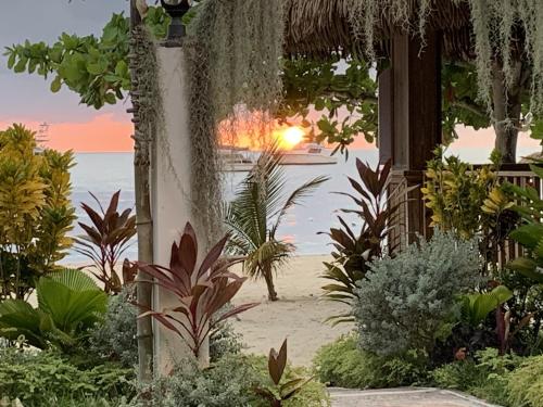 2-bedroom Apt in an Ocean Front Resort in Jamaica - Enjoy 7 miles of White Sand Beach!