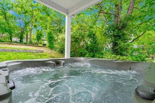 Third Street Retreat, Branson