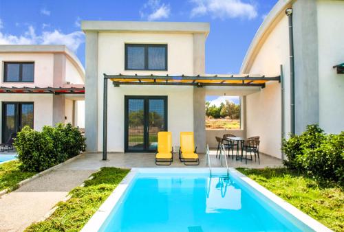 2 bedrooms, 5 beds