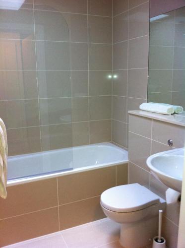 Queens Hotel - image 7