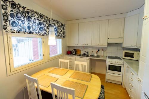 Rivitalokaksio 52m2 Ilmastointi, Sauna, Autokatospaikka in เซย์นาโจคิ