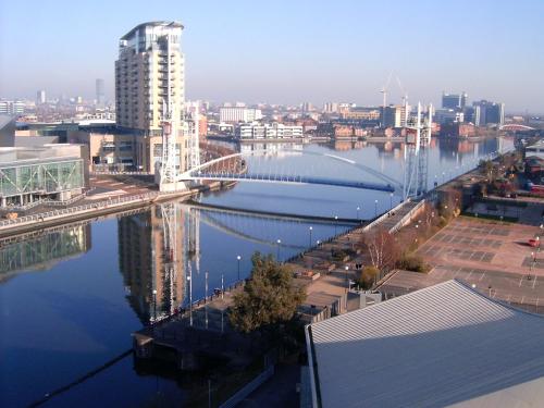 The Salford Quay, Warm & Beautiful Apartment with Hyper Fast WiFi & Great views!, Manchester (photo 4)