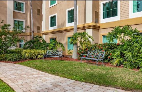 Exterior view, Disney near Family Apartment Pool view Free parks shuttle in South West