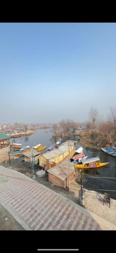 Double Room with Lake View image 9