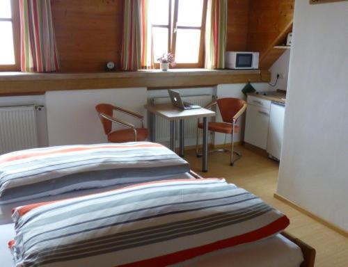 2 twin beds