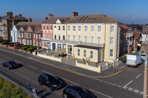 Dovercourt 2 bed Apartment - King Beds - Balcony - 9