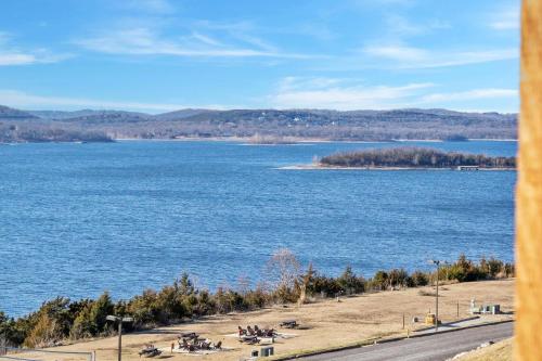 Camp Fire Fly at Table Rock Lake in Hollister, USA
