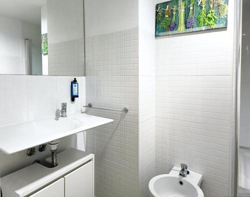 One-Bedroom Apartment  image 5
