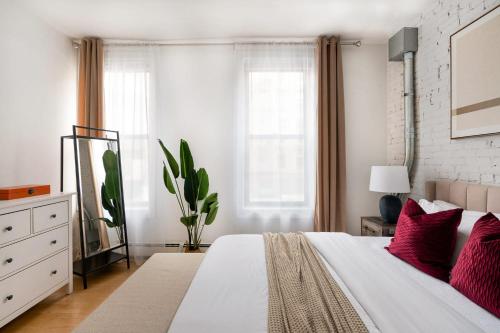 139-2W Prime west village Furnished 2BR Best value, New York (Foto 4)