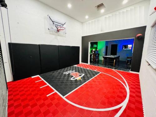 Indoor Basketball, Game Room, Pool, Spacious