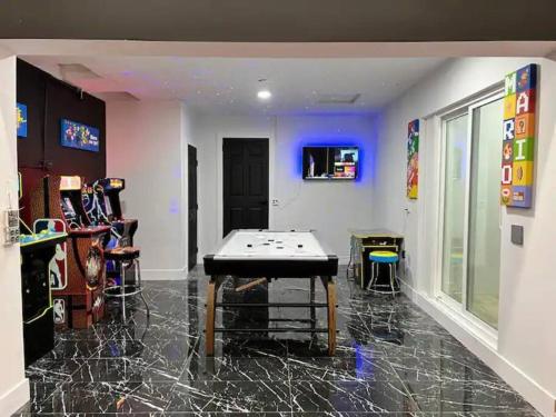 Indoor Basketball, Game Room, Pool, Spacious