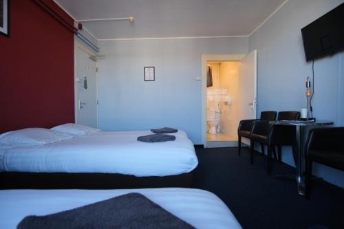 Triple Room image 2
