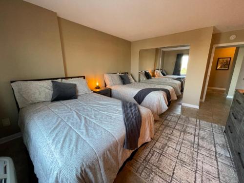 Dolphin Run 700 Oceanfront Condo, Pool in Virginia Beach, USA