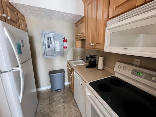 Dolphin Run 700 Oceanfront Condo, Pool in Virginia Beach, USA