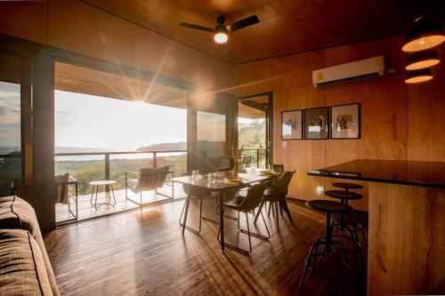 Casa Pelícano - Tropical house w' private pool and ocean views (Casa Pelicano - Tropical house w' private pool and ocean views) in Las Escobas del Venado