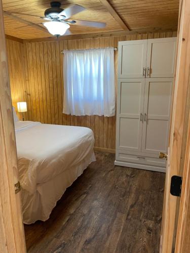 Bixby Cove Cabin #1 in Porum, USA
