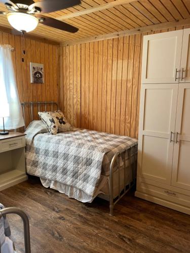 Bixby Cove Cabin #1 in Porum, USA