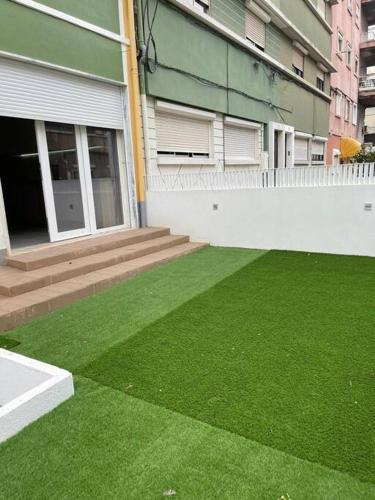 Lovely 2 bedroom apartment in South Lisbon in บาไรโร